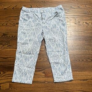 Chico's Platinum Blue and White Patterned Cropped Jeans size 12-14 (2.5)